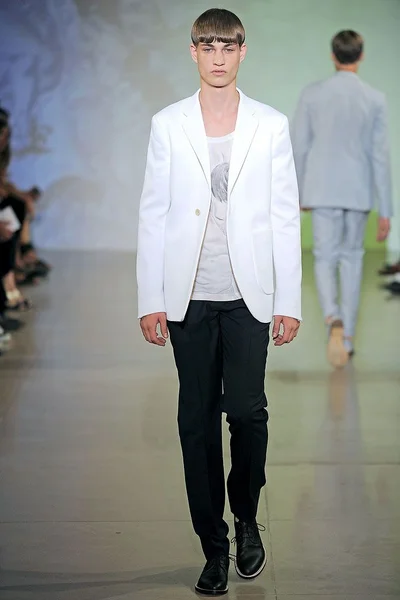 Look 11